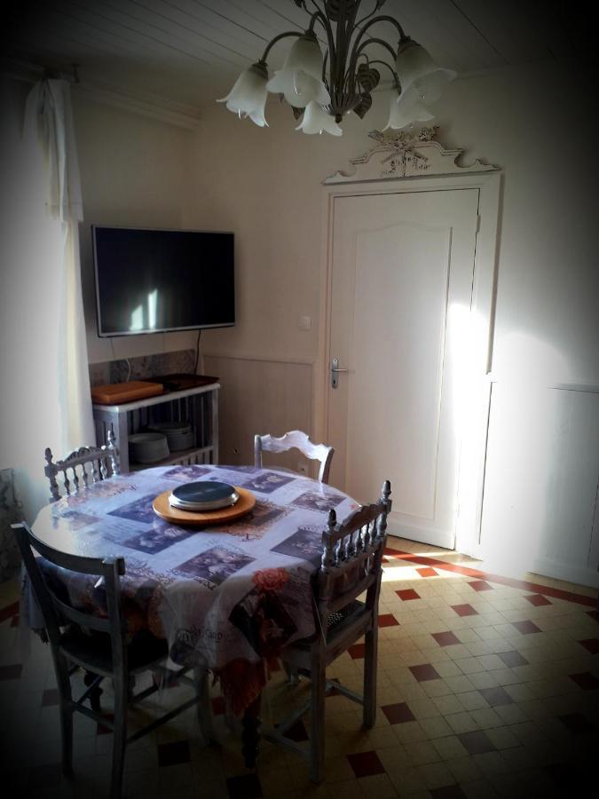 B&B Chez Annie Saint-Martin-de-Gurçon Εξωτερικό φωτογραφία